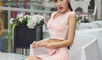 AISS爱丝(黄金版) – 如果我能在车间里工作，也许会乐意看到索菲的机械师壁纸