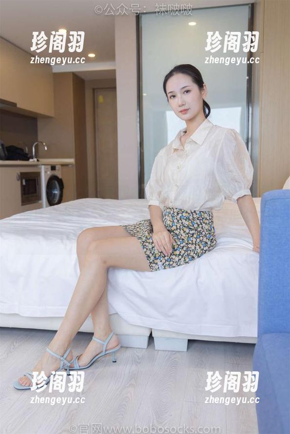 BoBoSocks袜啵啵 - 资源的浪潮与稚予的匡威板鞋：走，去感受这份独特的步伐！