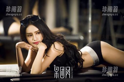GIRLT果团网 - 在家也疯狂，蜜桃Q妹儿的无圣光套图大放异彩！