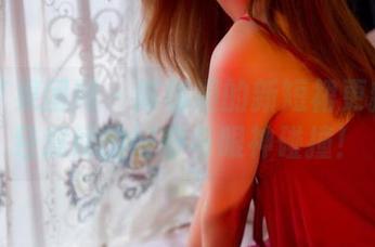 GIRLT果团网 – 陈雅漫的新短裙更新：不经意间的好奇与眼神碰撞！