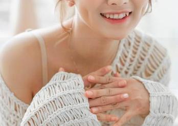 IMiss爱蜜社 – 一裙在手！张思允的礼服写真，值得下载但不一定能穿！