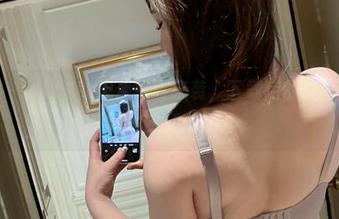 微密圈 – MIYA的天台写真来袭，下载后的你会爱上这种莫名的自由感。