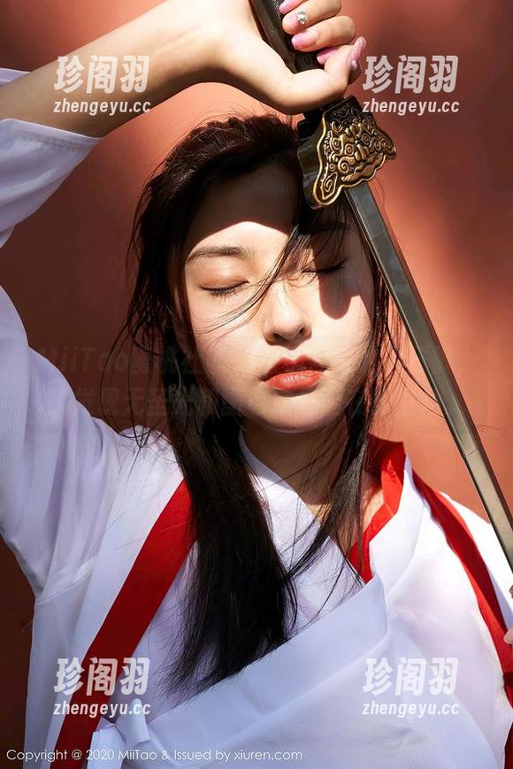 MiiTao蜜桃社 - 追着李颖诗的牛仔裤，却发现无圣光和图包才是潜在的主角。