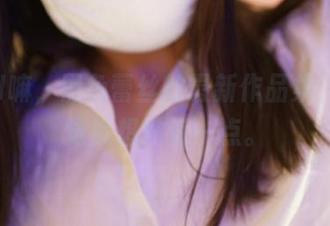 ROSI嘛，黑色蕾丝的最新作品集，不自觉就想贴近一点。