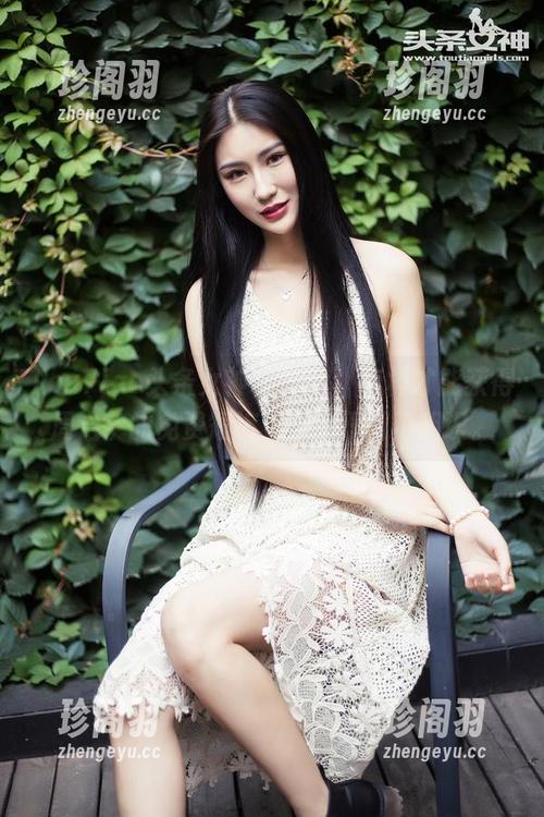 TouTiao头条女神 - 哈哈，怎样才能获得周治宇的免费短裤资源？不问不相识。