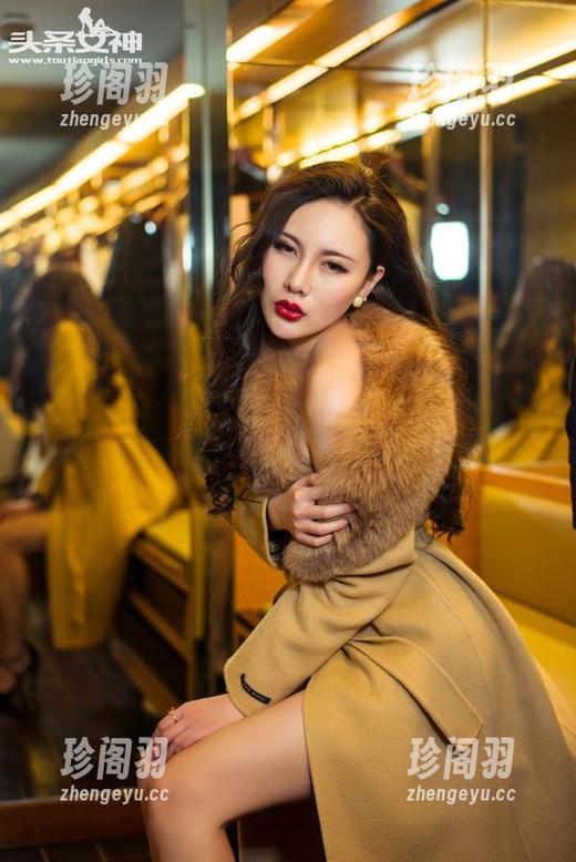 TouTiao头条女神 - 图包网红童安琪，海边的美丽真是不需要太多修饰吧