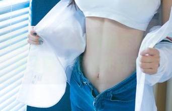 UGirls尤果网 – 王语纯的空姐套图：要云端飞呀，资源先到手！