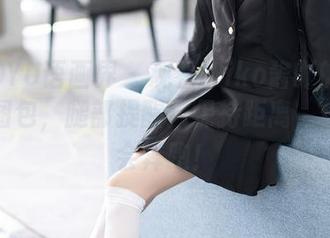 XIAOYU语画界 – 观看Miko酱吖的长腿美眉图包，腿部提醒：保持距离，但心脏会奔跑！