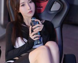 Xiuren秀人网 – Yomi悠蜜的白色蕾丝套装，全套看完，我似乎隐隐约约听到了细微的叹息声……是我想太多了吗？