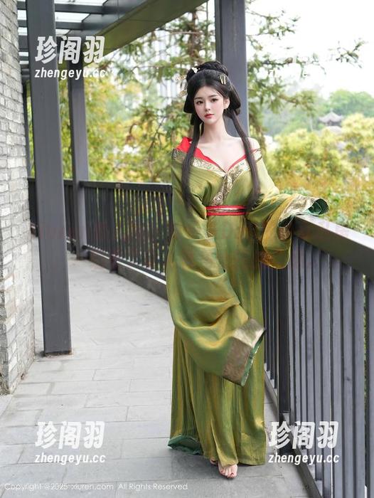 Xiuren秀人网 - 养乐多Doll的少女私房，一组看了让人嘴角上扬的作品。