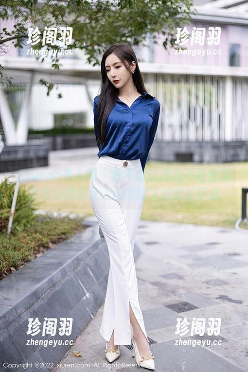 Xiuren秀人网-周周不吃香菜 Xiuren秀人网 - 敢不敢说周周不吃香菜的毛衣图包让人心中的火焰难以平息
