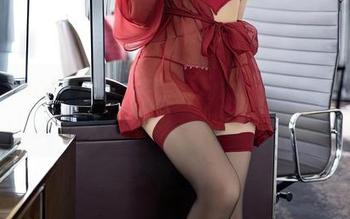 Xiuren秀人网 – 奈奈Fox的皮衣私房图集：让人错觉她可以打败绝大多数坏人！