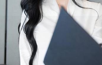 Xiuren秀人网 – 小纯子的白丝图包，资源里藏着小心思，谁能顶得住呢？