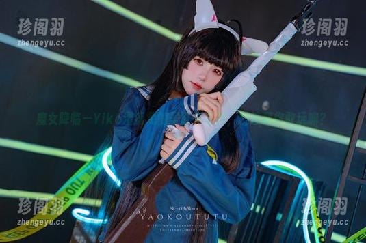 魔女降临—Yiko湿润兔的圣诞夜写真，捉迷藏你敢玩嘛？