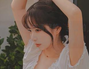 fushii_海堂的高清旅拍：亲爱的，快来看我在砂石滩上的奇怪姿势！