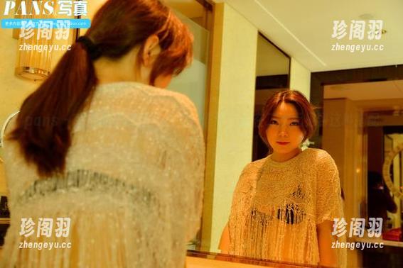 pans - 兰心的“女仆”原图：谁说只能在二次元见到这种搭配？