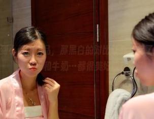 pans – 说到小倩的作品，那黑白的对比让我想起了我冰箱里的可乐和牛奶…都很美好哎！