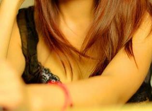 pans – 不同于平常的小柔，这次的粉色写真宛如春天的花丛，分享时愿你能体会那种悸动。