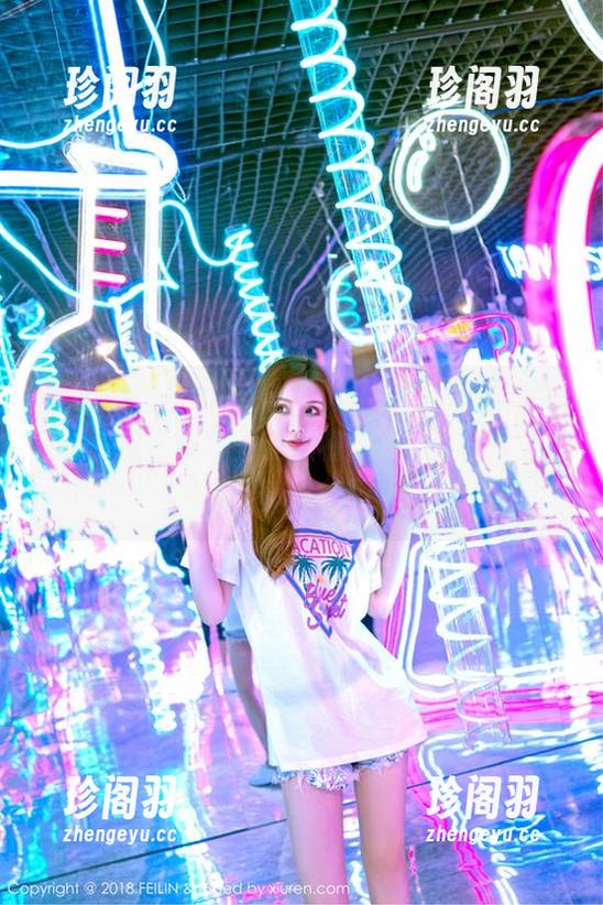 嗲囡囡 - 白衬衫作品，尤尤子就好像走到了镜头前，那样的无辜和慵懒，分享今天的“哦，真好看”吧。