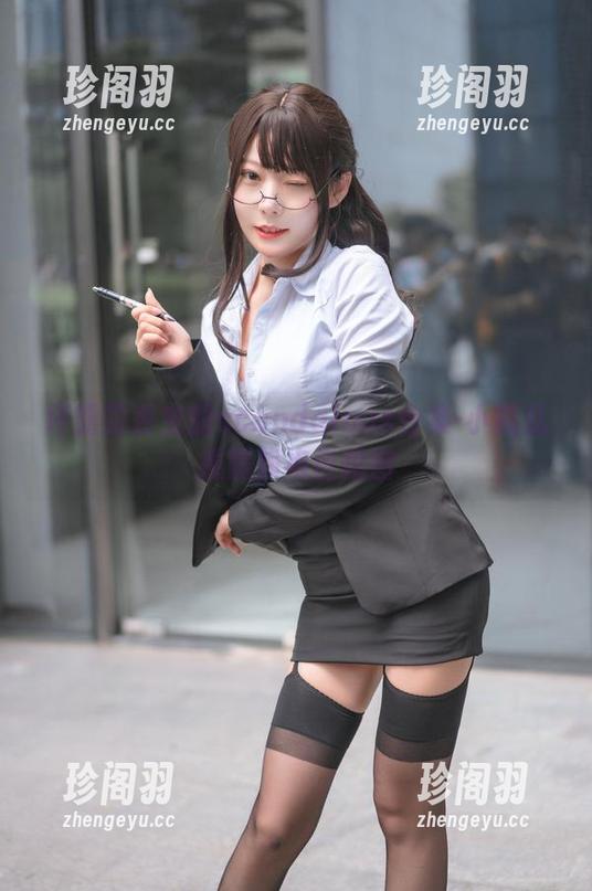 坏露露香宝的scandalous合集-小露乱撞黑旗袍自拍图