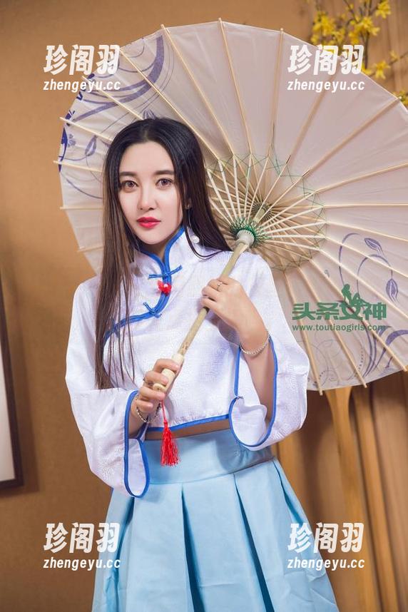 头条女神 - 尝尝周熙妍的灰丝美图，沉醉得差点撞上墙呢。