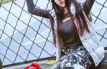 头条女神 – 最新校服图包，完全颠覆你对校服的认知，申美嫣亲自演示！