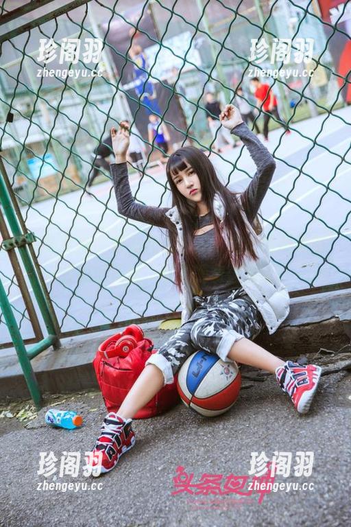 头条女神 - 最新校服图包，完全颠覆你对校服的认知，申美嫣亲自演示！