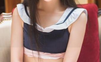 头条女神 – 温婉大方，钟晴的在线写真让这件内衣感觉很…舒服的样子。