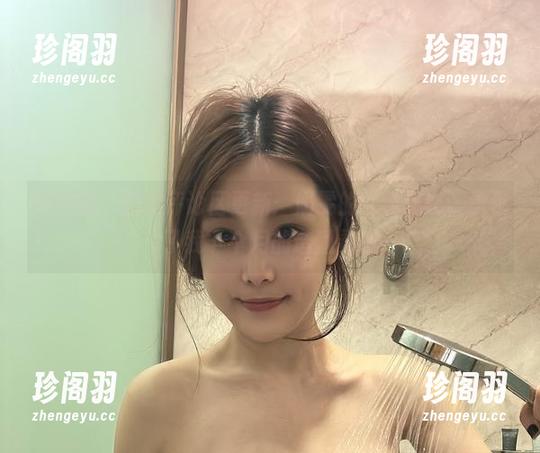 微密圈 - 新的评论区更新：奶雯的红色战衣，承包了我下个月的造型灵感