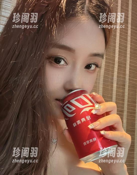 奶雯 微密圈 - 旅行中的奶雯,原图私房演绎得如此轻松,自在满分。
