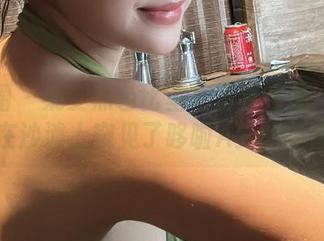 微密圈 – 奶雯黑色比基尼写真合集：我可能在沙滩上窥见了哆啦A梦的静香！