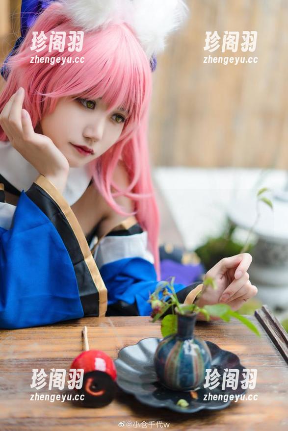 体操服or超人服？小仓千代w的写真美图总是让人不禁想多了。