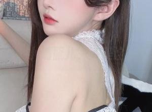 图片里的小小奶瓶儿，完美诠释女仆风！