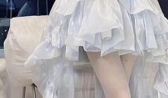 微密圈 – 高铁上的小萌子写真合集：允许我随意换个姿势，再来点车厢探险！