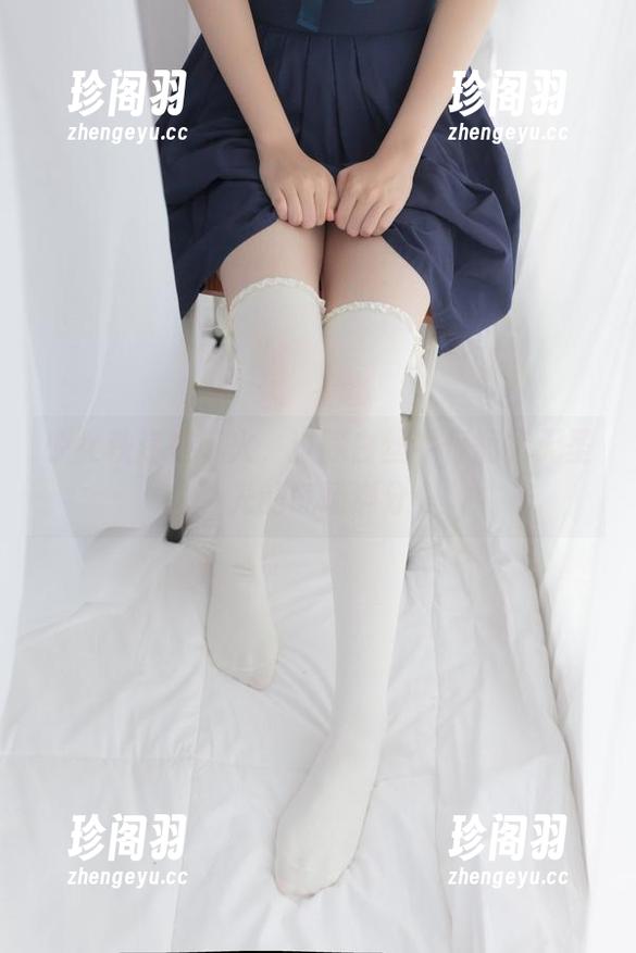 少女秩序 少女秩序在玩火,过膝白丝牛仔短裙无圣光的气场满分