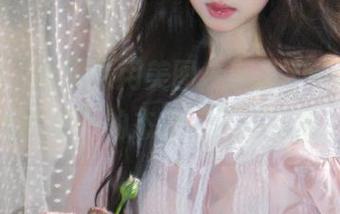 怡子yiii的网袜用美图分享出了一种“惹人想象”的态度，不想远离。