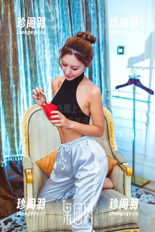 果团网 - 酸酱兔戴上了黑色面具，没想到高清照片竟然这么撩人！