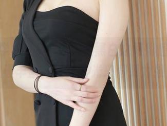 模范学院 – 婠婠么：在黑白之间徘徊，原图纹理丰富，让无圣光来得更为强烈。