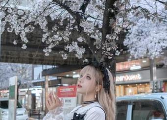 森蚺图包来给你换换脑子，流一_喵喵喵喵喵喵的选择充满高低起伏，一会俏皮一会妖媚。