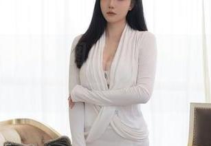 秀人网 – 有人说图库里的死库水写真未免太惊艳了，再来一波徐莉芝Booty？