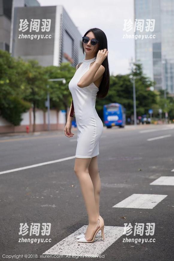 秀人网-明日花桃桃 秀人网 - 连体衣魔法:明日花桃桃变身图集里的女战士