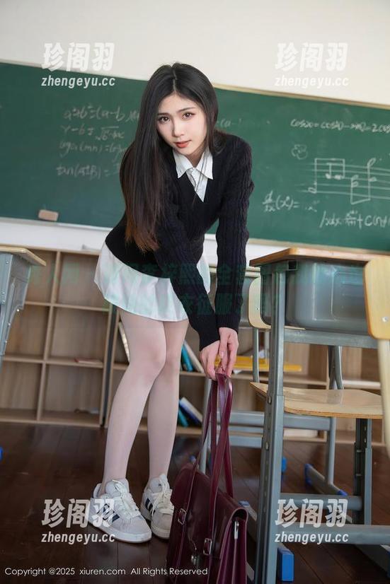 秀人网 - 请问李梓熙的全套图包我的心也被她的皮衣征服了吗？