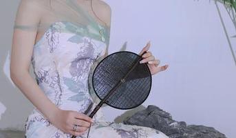 秀人网 – 我在王俪丁呀的私房旗袍原图中找到了穿越的出口！
