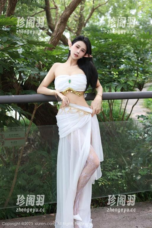 秀人网-豆瓣酱 秀人网 - 豆瓣酱的黑丝美臀作品,原图捕捉了太多小心思