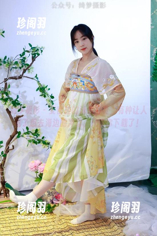 绮梦摄影 - 安吉拉的泳装写真，有种让人看了想去海边的冲动，只等你下载了！