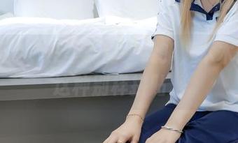 绮梦摄影 – 没圣光的兔女郎，木木偏喜欢这种别样拼贴。