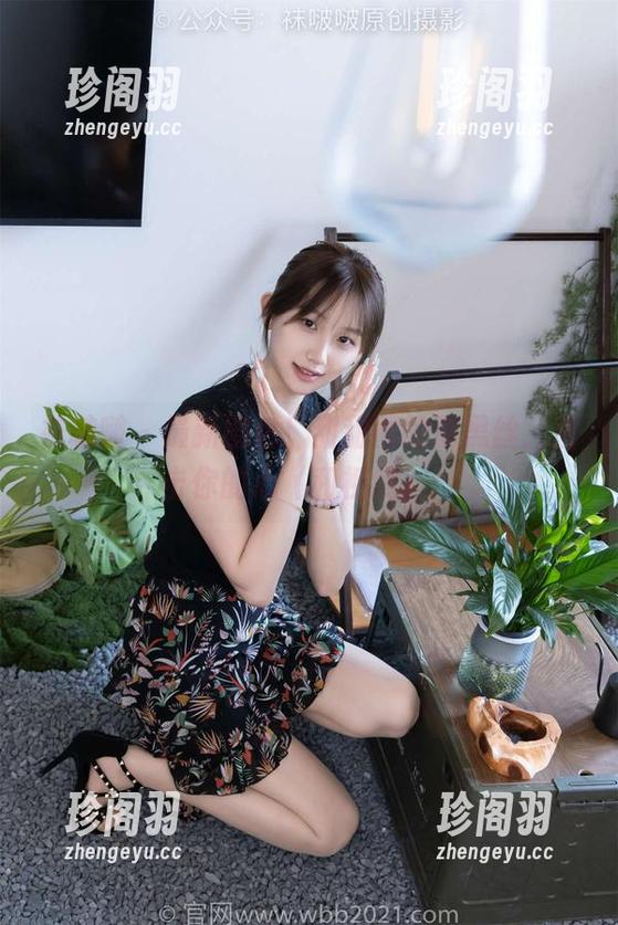 袜啵啵 - 最新图包！甜甜圈的薄黑丝，直击你的心（和视线）！