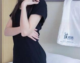袜啵啵 – 糯米最新美图：这些裸足让我想起那些丢掉的鞋子