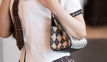 语画界 – 原图精选：Cherry绯月樱在修女角色下的低语，让人不自觉地停留。
