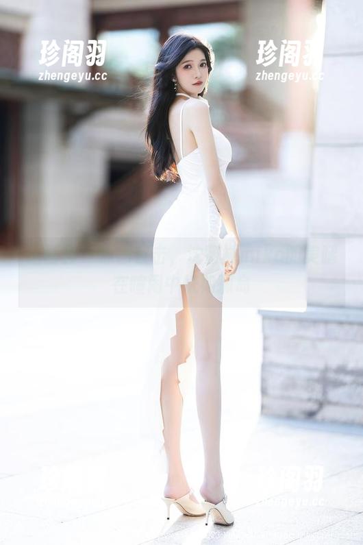 语画界 - 原图直击，沈蜜桃miko的美腿在喧闹中恍如孤岛